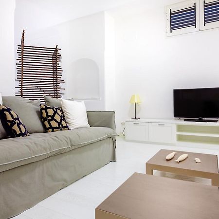 White Stylish Apartment 3 Вико-Экуенсе Экстерьер фото