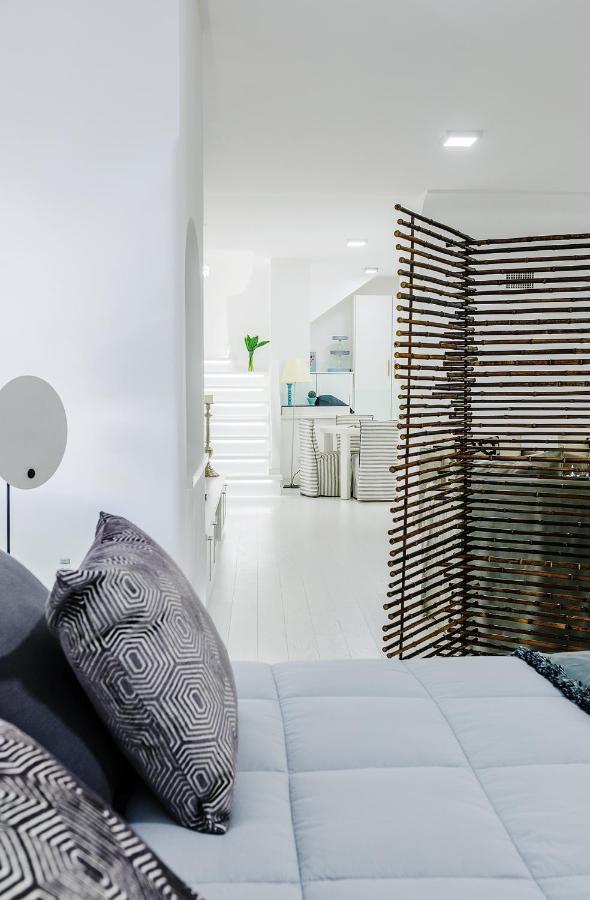 White Stylish Apartment 3 Вико-Экуенсе Экстерьер фото
